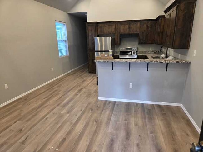 Building Photo - 936 S Elm St Rental