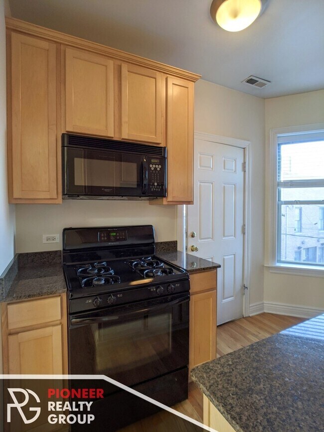 1208 W Waveland Ave Unit 2