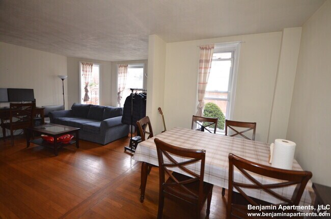 Building Photo - 316 Tappan St Unit 1 Rental