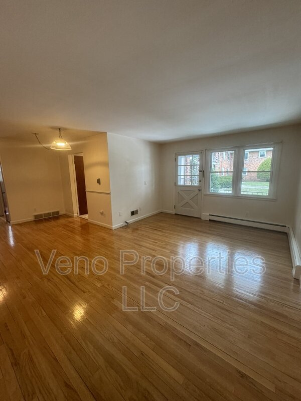 Photo - 9/11/13-13 Village Dr Unit 4