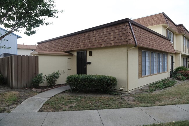 Building Photo - 4188 Rainbow Terrace Rental