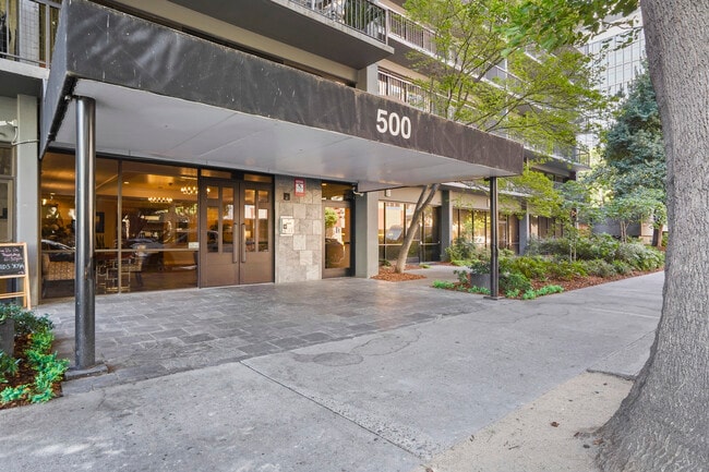 Photo - 500 N St Unidad 1604