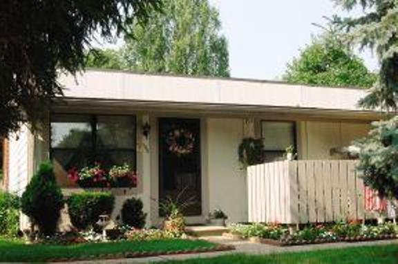 Entry/Patio - Meadowood Apartments