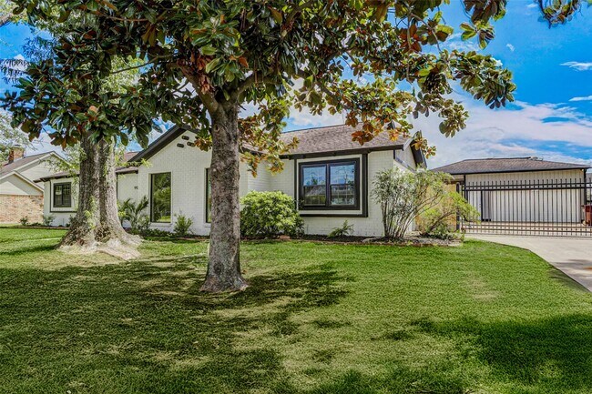 Photo - 9923 Emnora Ln