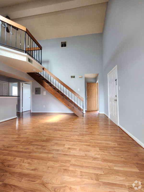 Building Photo - 14102 William St Rental
