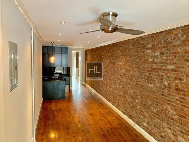 Photo - E 6TH ST. Unidad 1E