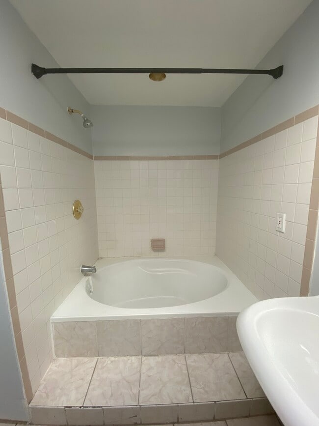 Building Photo - 1826 E Lafayette Ave