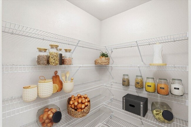 Kitchen Pantry - Seurat