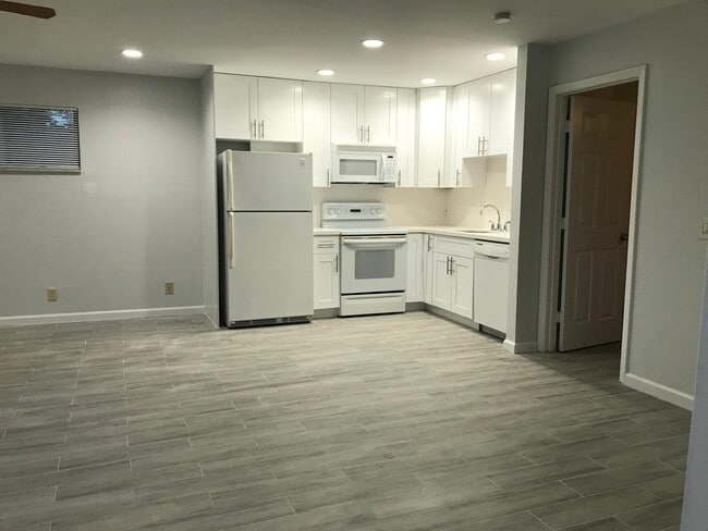 Building Photo - 11 Crossings Cir Unit E Rental