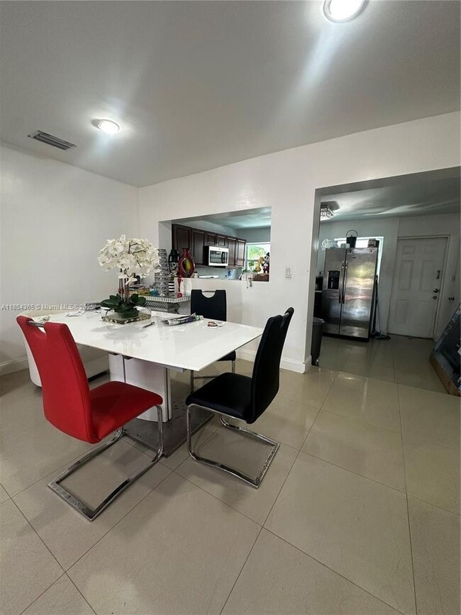 Photo - 16030 Miami Dr