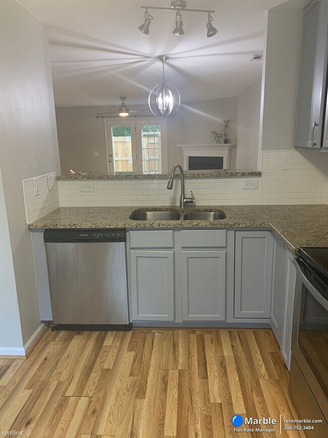 Photo - 2 br, 2.5 bath Townhome - 2652 Dwight Pl