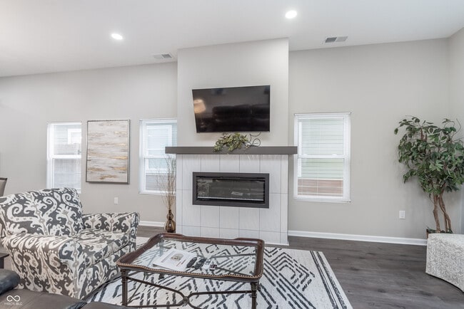 Photo - 2118 Pleasant St
