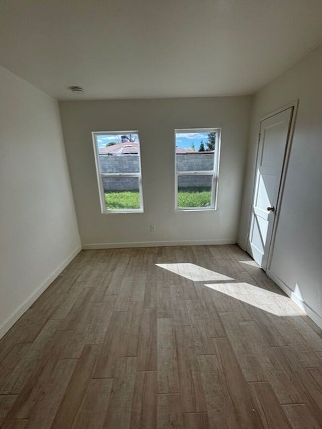 Photo - 1305-1305 1/2 Washington Ave Unit 1305 1/2