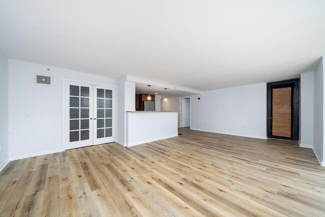 Photo - 700 Grove St