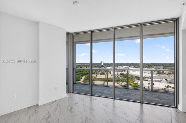 Photo - 2000 Metropica Wy Unit 1910