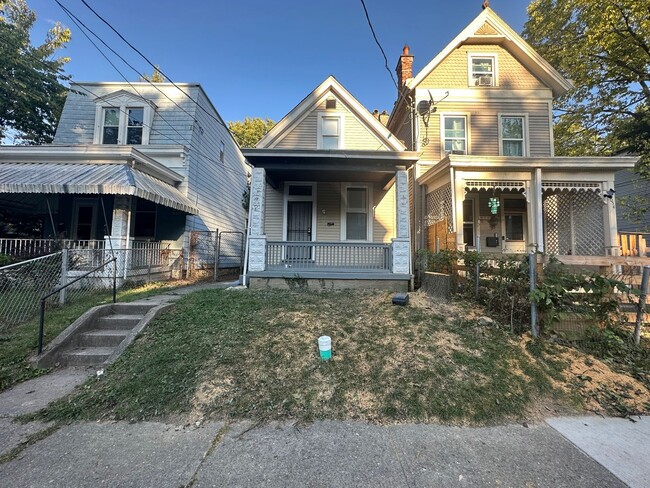 Building Photo - 1056 Winfield Ave