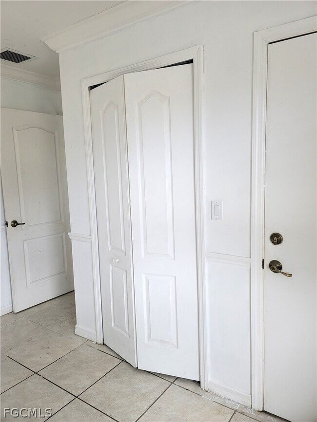 Photo - 1014 Country Club Blvd