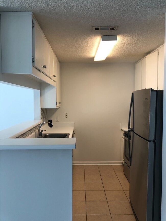 Photo - Foxhill Commons - Fresh Paint and New Flooring Throughout!!!