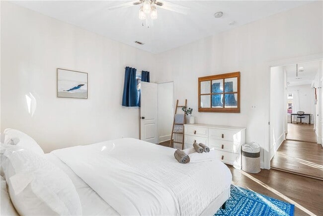 Photo - 108 Bradley St NE
