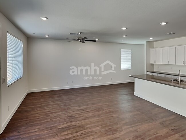 Photo - 104 Island Plumeria Ln