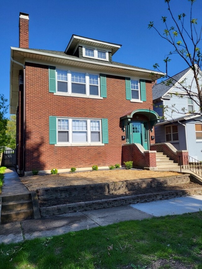 Building Photo - 310 Whittier Ave Unit 2