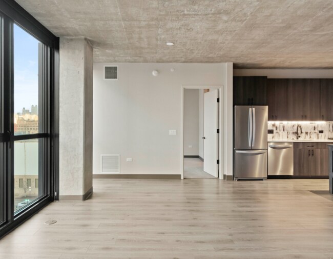 Photo - 1333 W Lake St