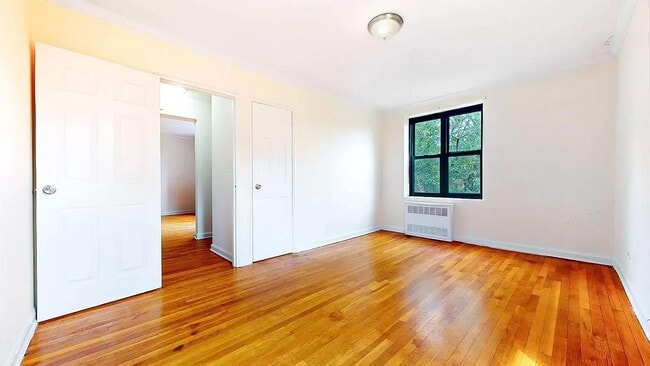 Photo - 4489 Broadway