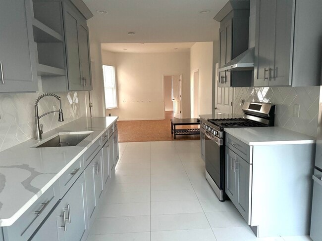 Photo - 143 W 2nd St Unidad 1