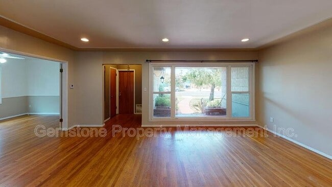 Photo - 4947 63rd St