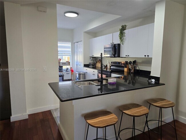 Photo - 738 NE 90th St