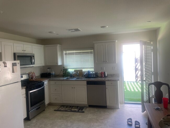 67426 Rio Plata Rd Unidad Furnished room