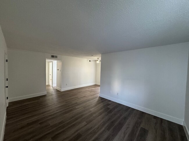 Building Photo - 2309 Manson Ave Unit C