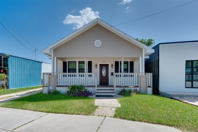 Photo - 4519 N Main St