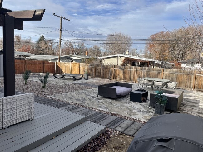 Photo - 3522-3525 25 Ave