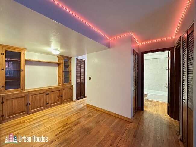 Photo - 3812 N Pine Grove Ave Unit M01B