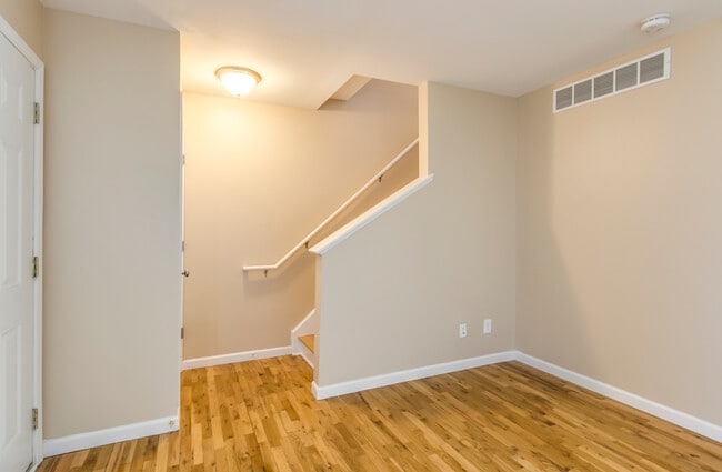 Photo - Hamilton Crossing