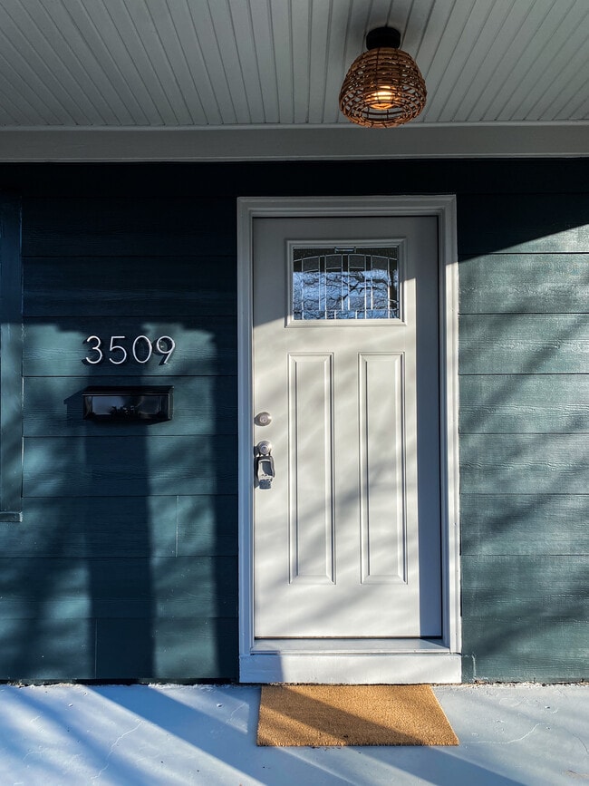 Photo - 3509 E 4th St