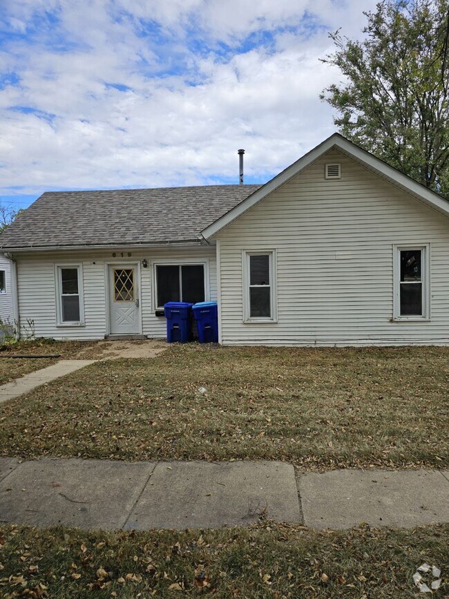 Building Photo - 619 1st St NE Rental