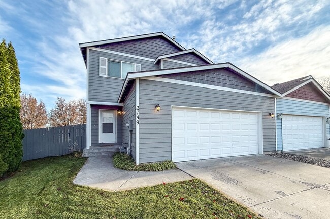 Building Photo - South Richland 4-Bedroom Home With Large Backyard