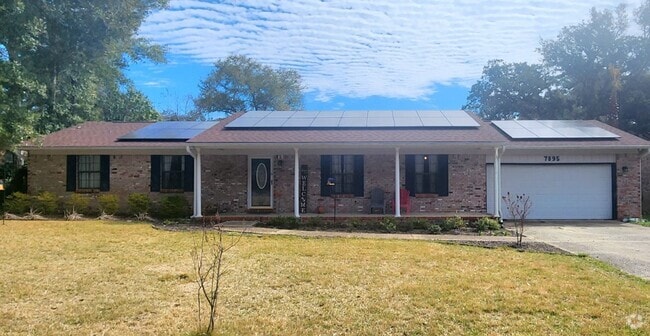Building Photo - Charming Home with Pool & Prime Location!