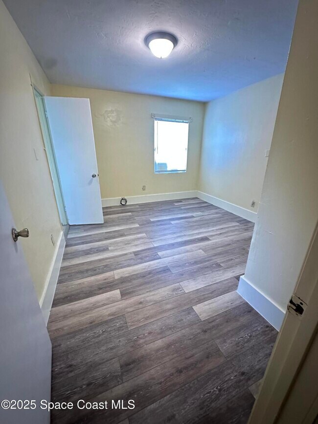 Photo - 1057 S Deleon Ave Unidad B