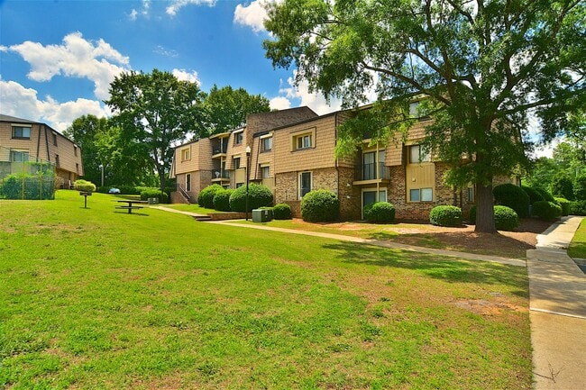 Photo - 1002 Old Manor Rd