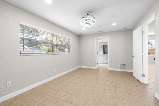 Photo - 9318 1st St N