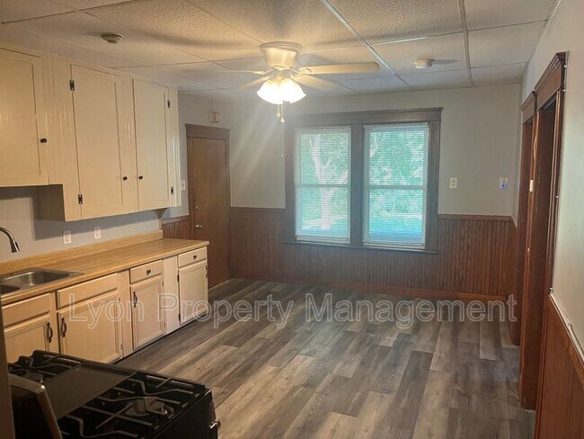 Photo - 352 Manville Rd Unit 2R