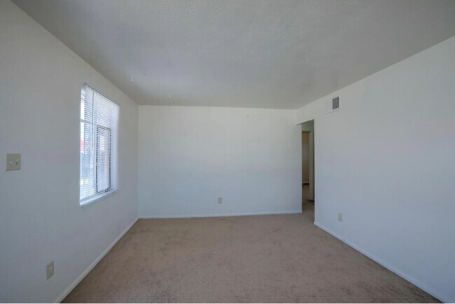 Photo - 3516 Crest Ave SE Apartamento