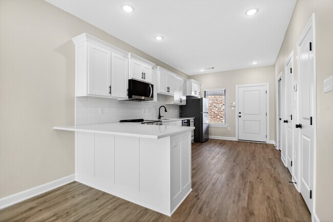 Photo - 201 E 17th St