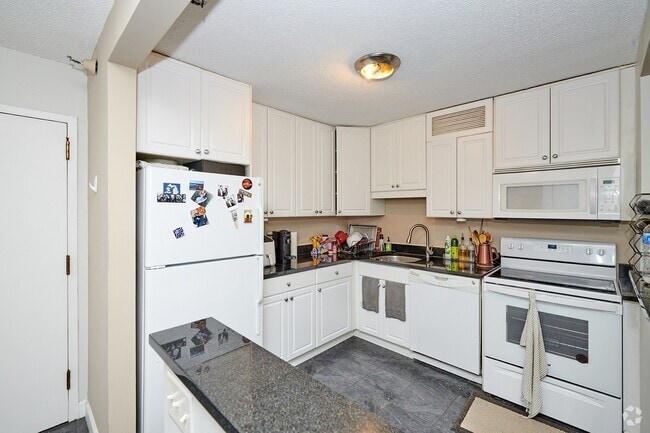 Building Photo - 10 E Ontario St Unit 1409 Rental