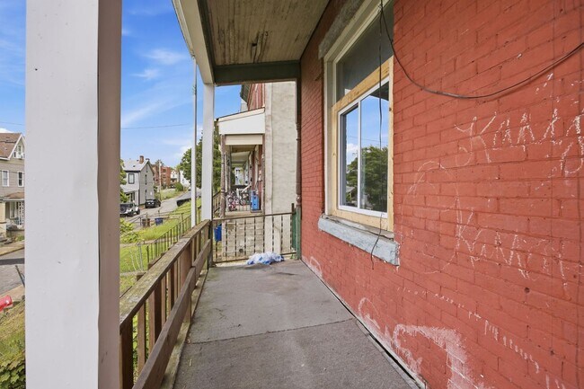 Photo - 616 Lillian St