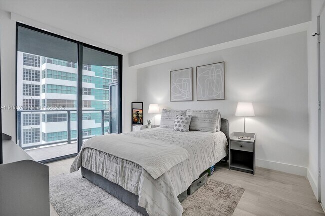 Photo - 121 NE 34th St Unit 902