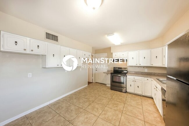 2 Bedroom Pet-Friendly Home in Phoenix, AZ with Main Street Renewal